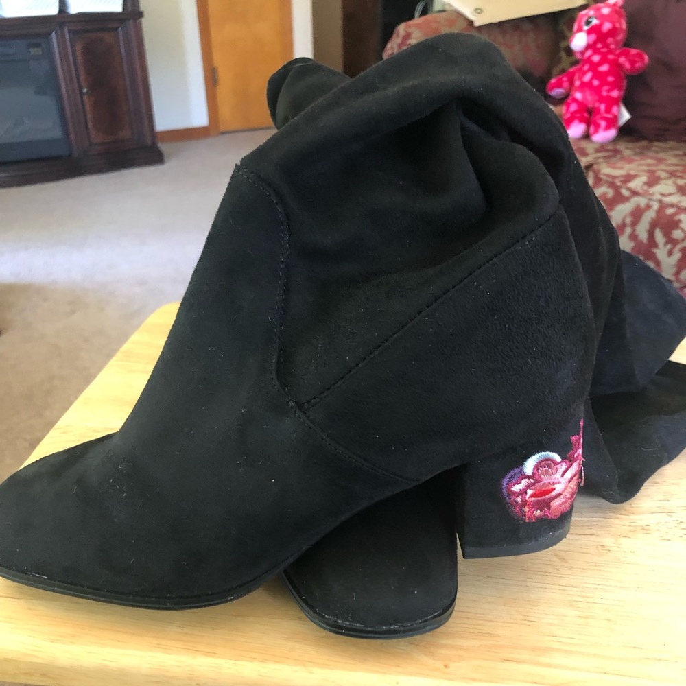 MAKE ME AN OFFER!! LANE BRYANT KNEE-HIGH BOOTS